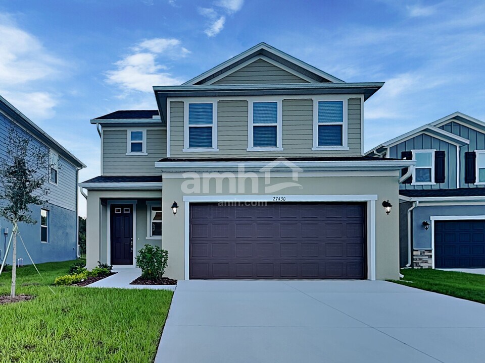 27430 St Andrews Ave in Wesley Chapel, FL - Building Photo