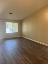 10503 Victoria Falls Ave in Bakersfield, CA - Building Photo - Building Photo