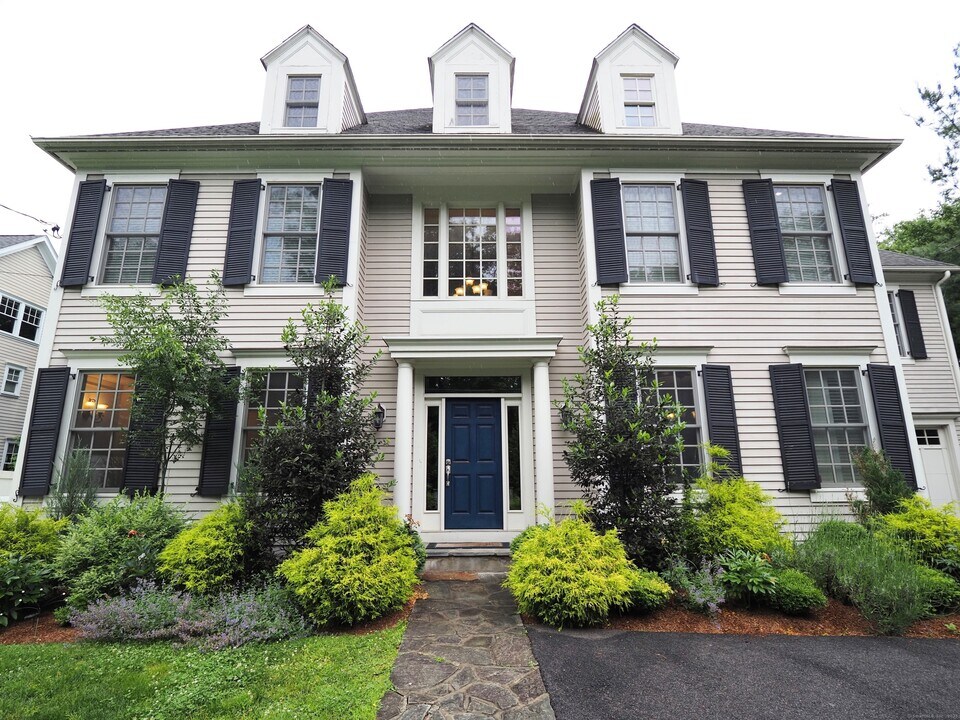 59 Crescent Rd in Westport, CT - Building Photo