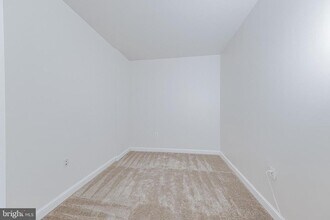 11990 Market St in Reston, VA - Foto de edificio - Building Photo