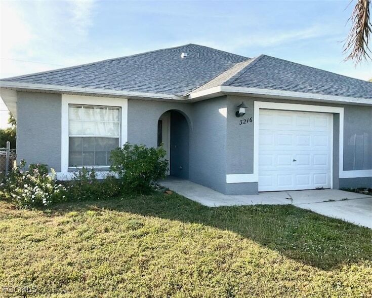 3216 SW 7th Pl in Cape Coral, FL - Foto de edificio
