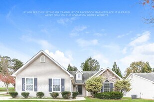 4890 Larkspur Ln in College Park, GA - Building Photo