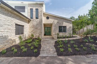 2102 Paisano Rd in Austin, TX - Building Photo