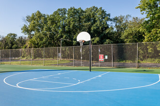 Creekside Apartments in Bensalem, PA - Building Photo - Building Photo