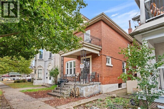 29 Chatham St in Brantford, ON - Building Photo - Building Photo