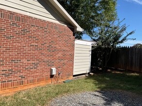 912 Davie Ave in Statesville, NC - Building Photo - Building Photo