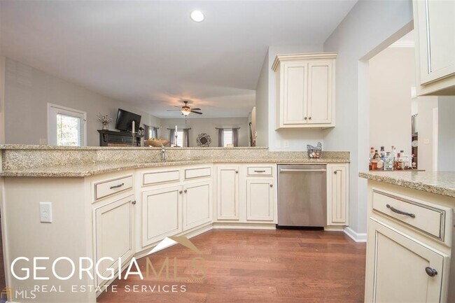 34 Camden Cir in Newnan, GA - Foto de edificio - Building Photo