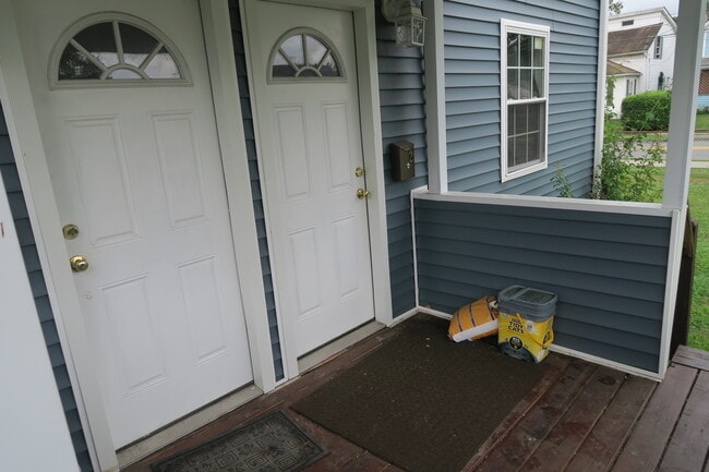 12 N Maple Ave, Unit 2 in Port Jervis, NY - Building Photo - Building Photo