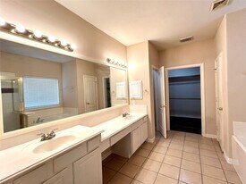 2518 Brittany Lakes Dr in League City, TX - Building Photo