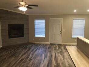 812 Hardy Springs Cir, Unit C in Mcalester, OK - Building Photo - Building Photo