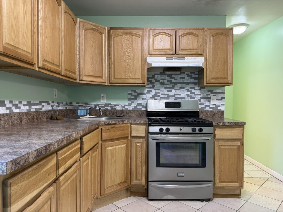 27 Gardner Ave-Unit -1 in Jersey City, NJ - Building Photo