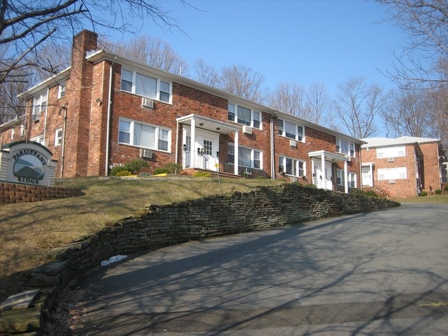 Parsippany Village in Morris Plains, NJ - Foto de edificio - Building Photo