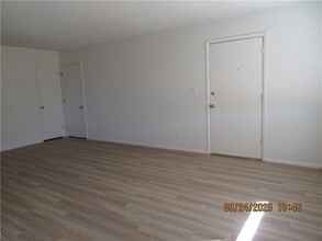 2027 Wickieup Ave in Kingman, AZ - Building Photo - Building Photo