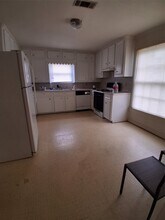 204 Holderrieth Blvd in Tomball, TX - Building Photo - Building Photo