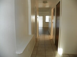823 Country Club Dr SE in Rio Rancho, NM - Foto de edificio - Building Photo
