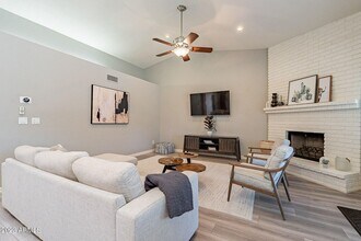 5879 E Le Marche Ave in Scottsdale, AZ - Building Photo - Building Photo