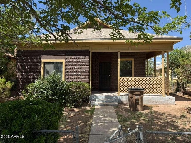 property at 942 E 8th St