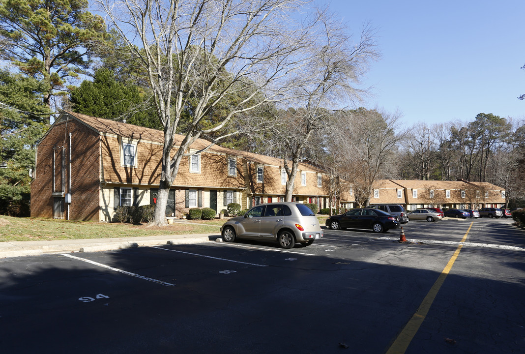 Dutch Village in Raleigh, NC - Building Photo