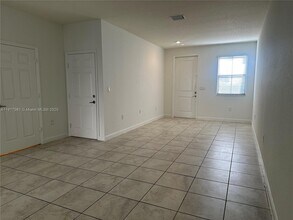 15069 SW 119th Way in Miami, FL - Building Photo - Building Photo