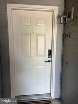 1019 Ravens Crest Dr in Plainsboro, NJ - Building Photo