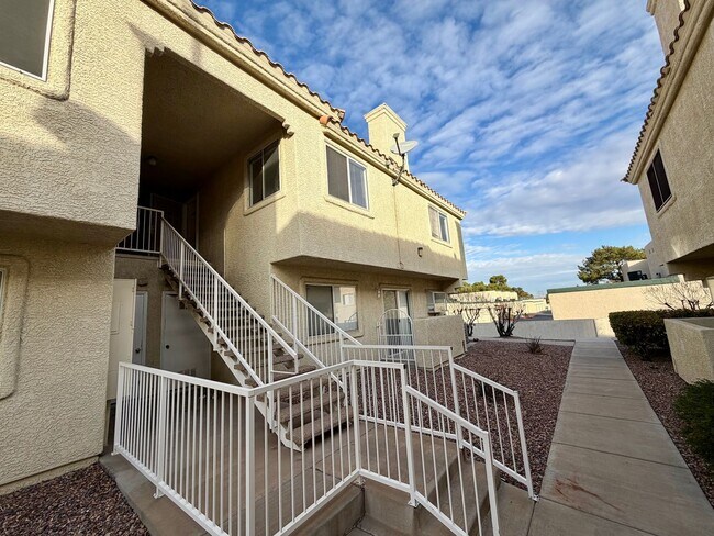 661 Anemone Ln in Henderson, NV - Foto de edificio - Building Photo