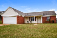 2571 Waverly Dr in Horn Lake, MS - Foto de edificio - Building Photo