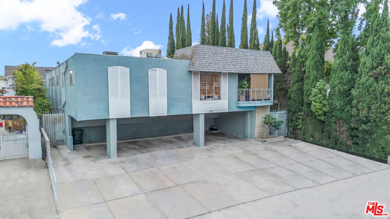 732 Lorraine Blvd in Los Angeles, CA - Building Photo