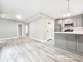 1137 Oak Ave in Evanston, IL - Building Photo