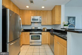 3650 S Glebe Rd in Arlington, VA - Building Photo - Building Photo