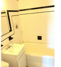 585 Beacon St, Unit 8 in Boston, MA - Foto de edificio - Building Photo