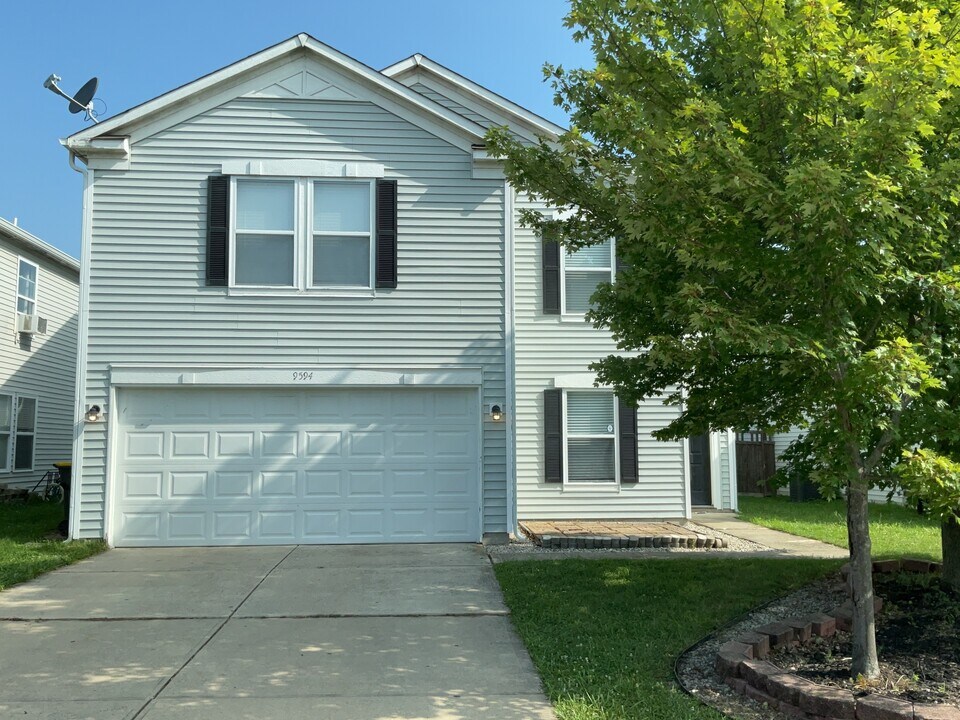 9594 W Stargazer Dr in Pendleton, IN - Foto de edificio