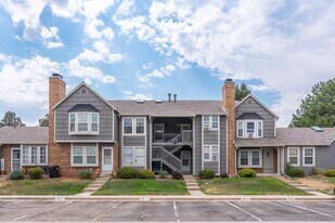 16934 E Whitaker Dr in Aurora, CO - Building Photo