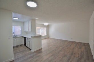 21350 Parthenia St in Los Angeles, CA - Building Photo - Building Photo
