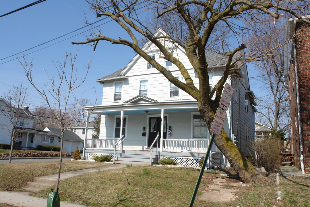 131-133 E Cliff St in Somerville, NJ - Building Photo