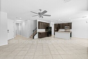 10073 White Mulberry Dr in Las Vegas, NV - Building Photo