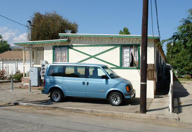 225 Elm St in Santa Paula, CA - Building Photo - Building Photo