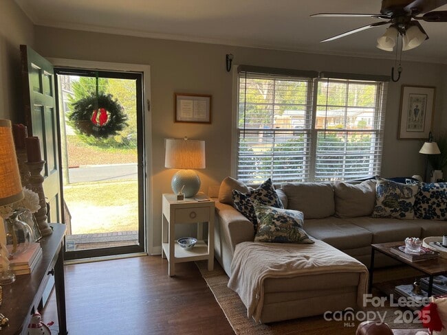 5531 Farmbrook Dr in Charlotte, NC - Building Photo - Building Photo
