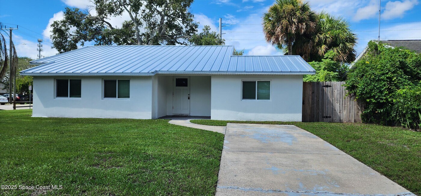 1576 Avocado Ave in Melbourne, FL - Building Photo