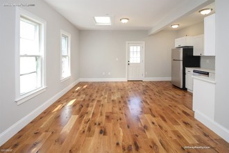 128 Bremen Street-Unit -Apt 1 in Boston, MA - Building Photo - Building Photo