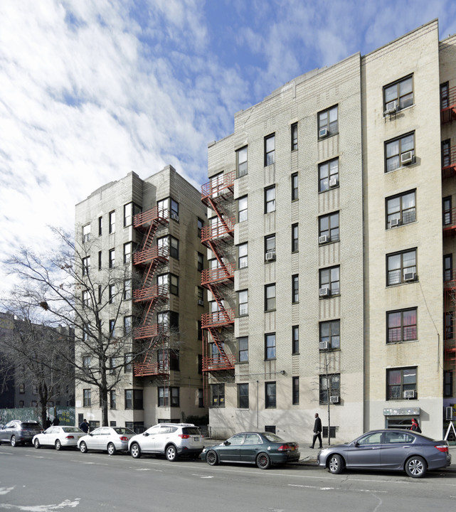 2615 Grand Concourse in Bronx, NY - Building Photo