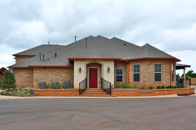 Chateaux at Mon Abri in Edmond, OK - Building Photo - Building Photo