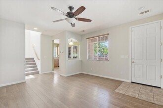 2803 Crested St in West Sacramento, CA - Building Photo - Building Photo