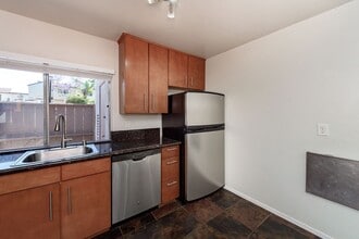 9653 Easter Way in San Diego, CA - Building Photo - Building Photo