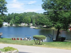 6105 Grace Ave in Ludington, MI - Building Photo - Building Photo