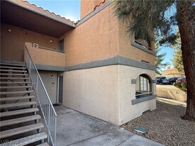 240 Mission Catalina Ln in Las Vegas, NV - Building Photo