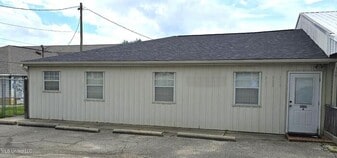 16840 Kapalama Dr in Pass Christian, MS - Building Photo