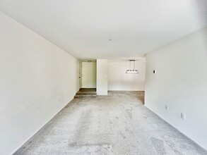 405 Christopher Ave in Gaithersburg, MD - Building Photo - Building Photo