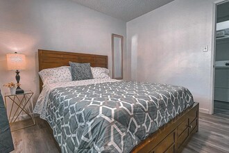 1419 Jefferson St in Bakersfield, CA - Foto de edificio - Floor Plan