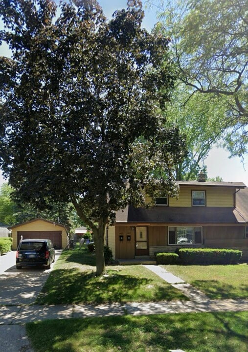 467 Baird St in Waukesha, WI - Building Photo