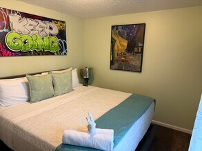 4440 Renwood Dr in Kettering, OH - Foto de edificio - Building Photo